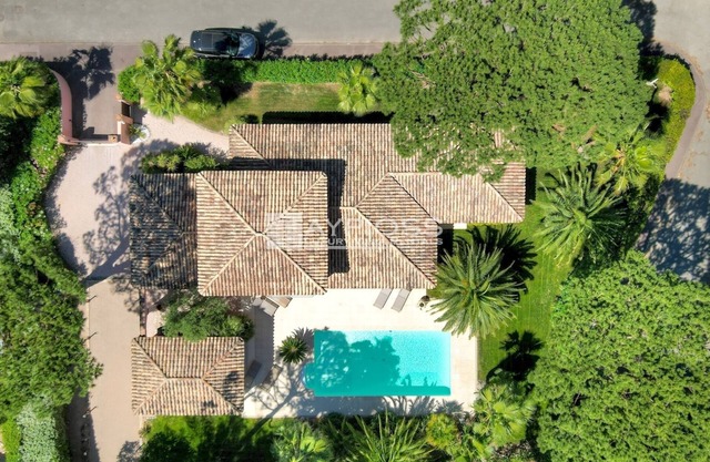 Villa Pinede - heated pool