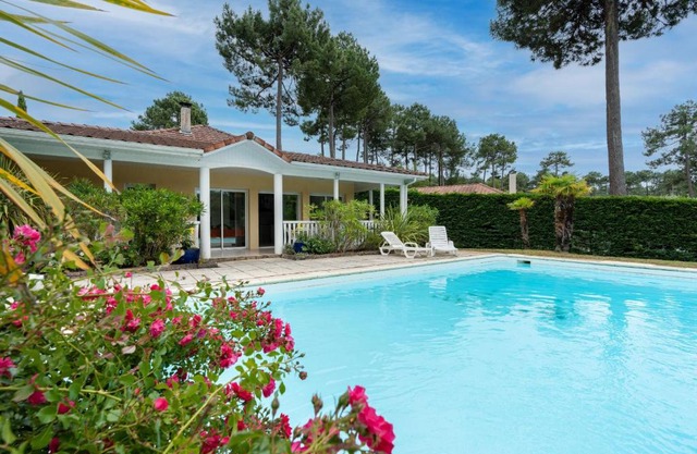 Villa piscine pour 8 à Lacanau
