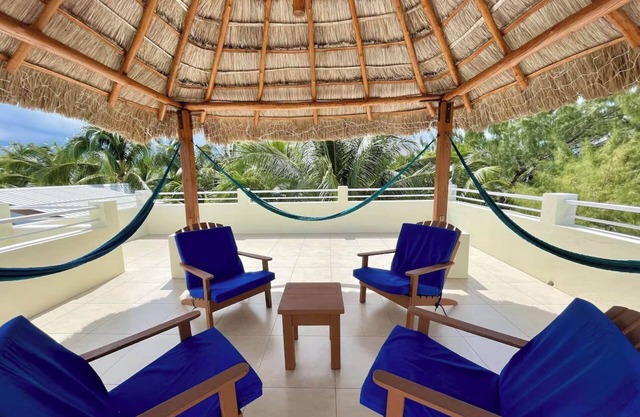 Villa, Pool, AC, Dock and Beach access Paddle boards-Sleeps 6