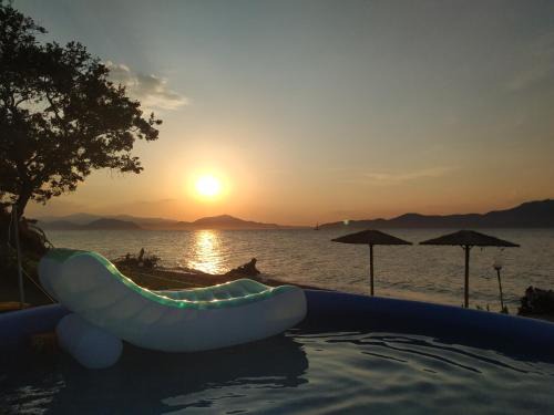 Villa Poseidon Artemisiou Παραθαλάσσια Βίλα στην βόρεια Εύβοια για φιλοξενία 9 ατόμων