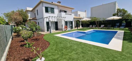 Villa Pretty with Private Swimming Pool