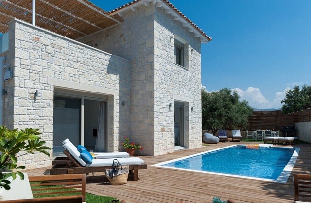 Villa Prima - With Private Heated Pool & Jacuzzi