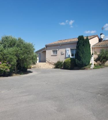 Villa privée au calme avec gand jardin et terrasse