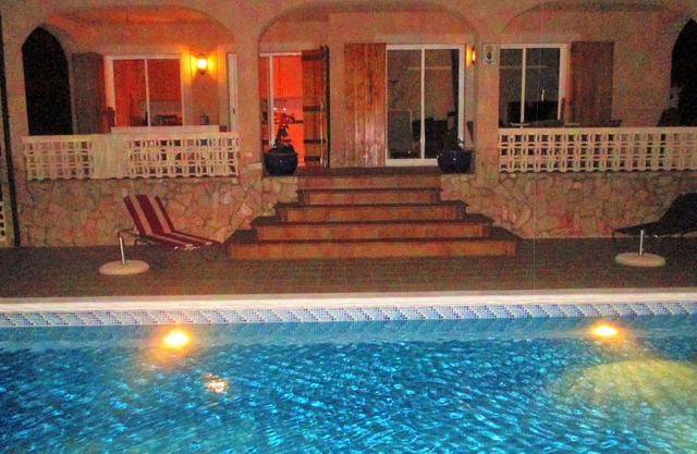 Villa & private pool, 20 min from the beach