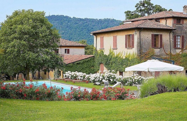 Villa Prodigio Grande: A splendid seventeenth-century three-story historical villa located in the heart of the Franciacorta, with Free WI-FI.