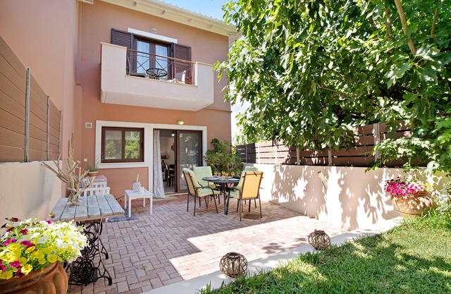 Villa 'Prolithia 1' with Sea View, Wi-Fi and Air Conditioning