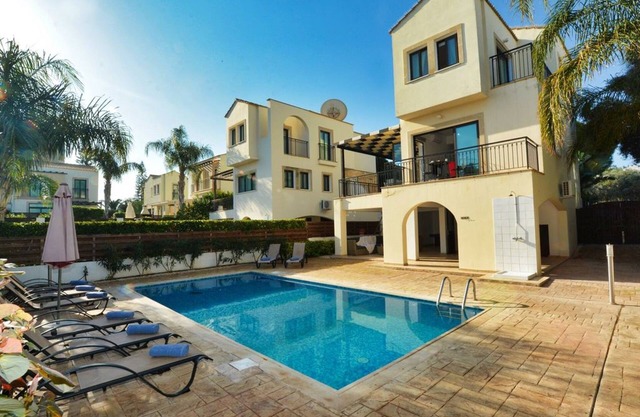Villa Protaras Paralia, Spacious 4BDR Central Protaras Villa, Close to Fig Tree.