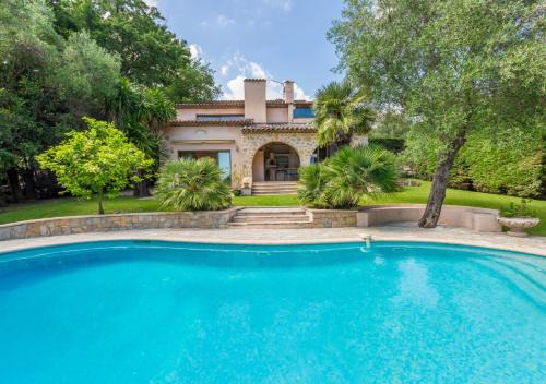 Villa provençale calme avec piscine chauffée 6 ch