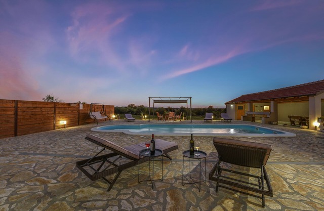 Villa Roko in rural area, private pool with amazing view, total privacy