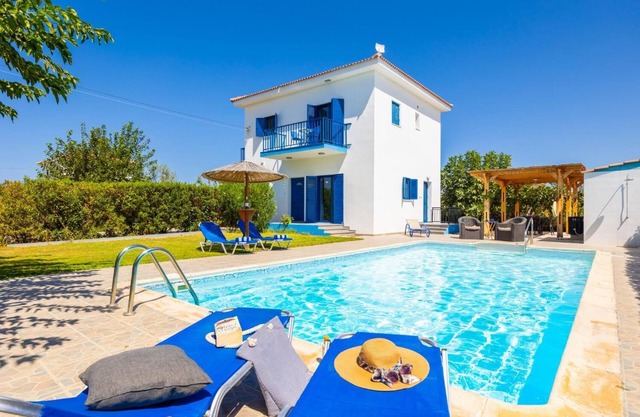Villa Rotiana - Three Bedroom Villa, Sleeps 8