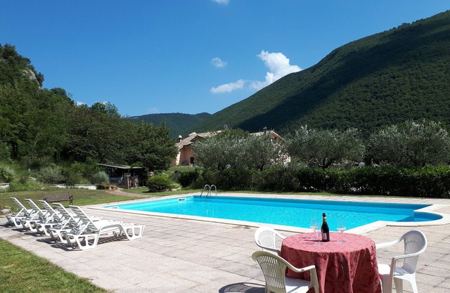 Villa Salimbeni 8 rooms, large pool, panoramic view, for 16 people