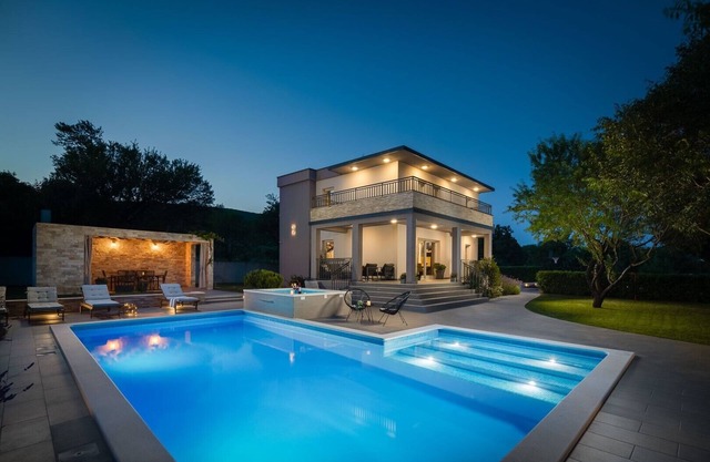 Villa Salvador * villa in Dicmo, private pool