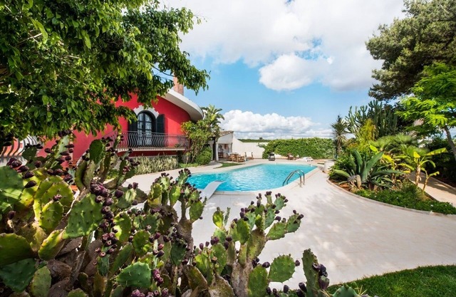 Villa Samantha, Luxury Villa less than 1km from the beach
