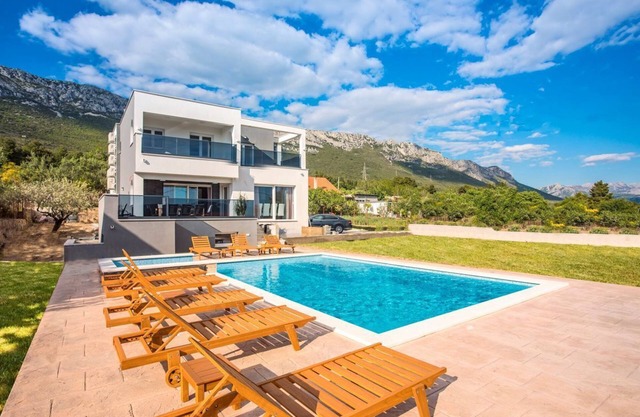 Villa Sanka - Four Bedroom Villa, Sleeps 10