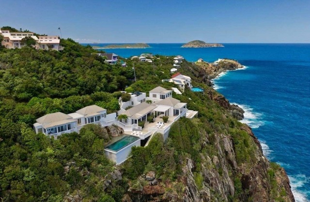 Villa Santorini: PRIVATE 10,000 SF Peterborg/5 bedrooms/Non-Toxic Villa