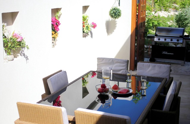 Villa Serena - Stunning 3 bedrooms with Pool and Ocean View
