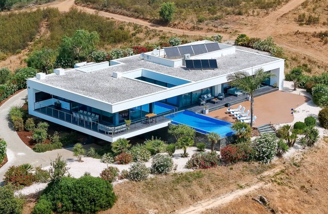 Villa Sernadinha em Lagos by LovelyStay