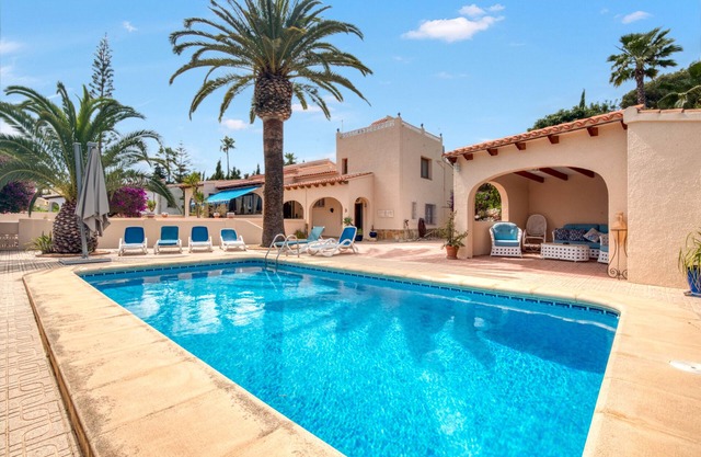 Villa "Shalimar" in Moraira with Pool & Wi-Fi