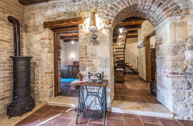 Villa Sisman, 4 bedrooms, private pool, children's playground, nature, beach