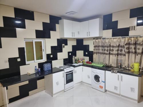 Villa Sleeps 10 with Garden