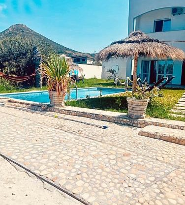 VILLA SOUNINE RAFRAF avec piscine