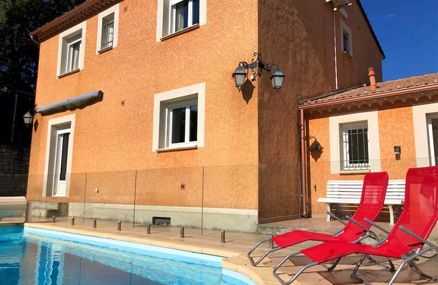 Villa Spacieuse Avec Piscine Privée aux Pieds des Cévennes