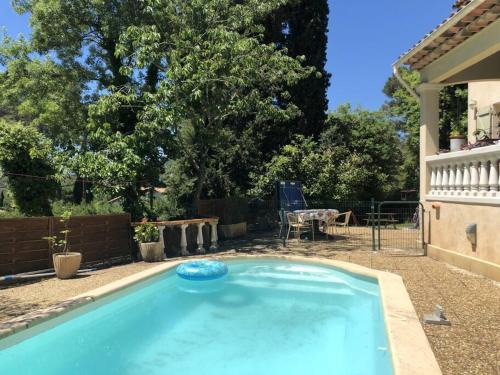 Villa spacieuse avec piscine proche de la mer