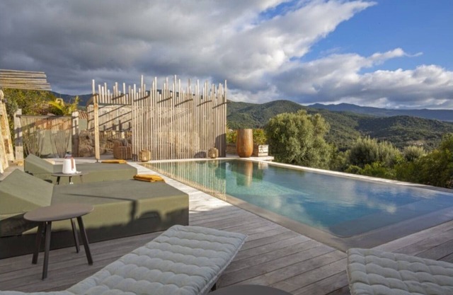 Villa Standing Plein Sud, Piscine Miroir, à 2 Minutes des Plus Belles Plages