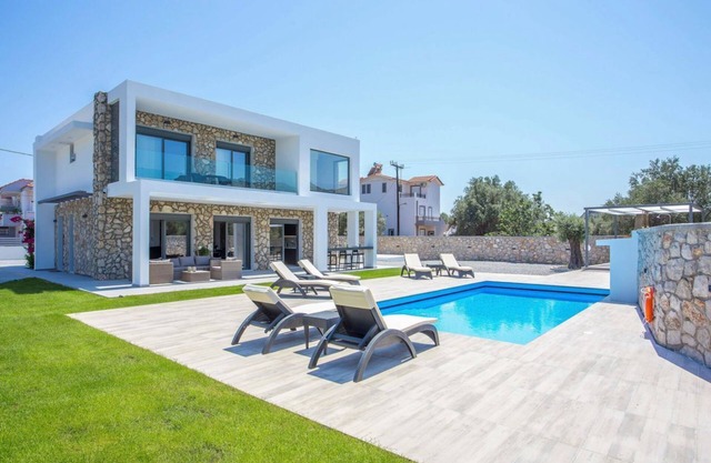 Villa Sugar Cube - Four Bedroom Villa, Sleeps 8