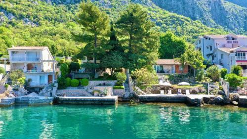 Villa Sunset, Dobrota