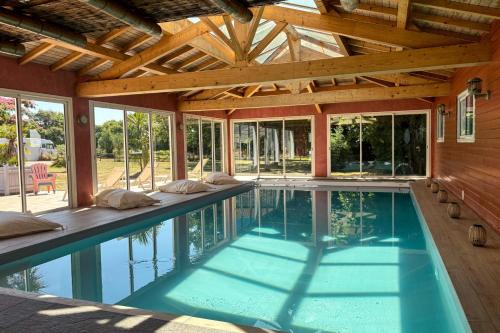 Villa Sylvia avec piscine intérieure et espace bien-être