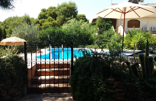 "Villa-Teremok", Valencia, groups up to 16 or 17-30 people.