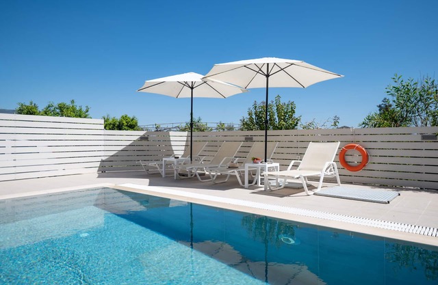 Villa Telio: Sunny pool, A/C, WiFi, BBQ