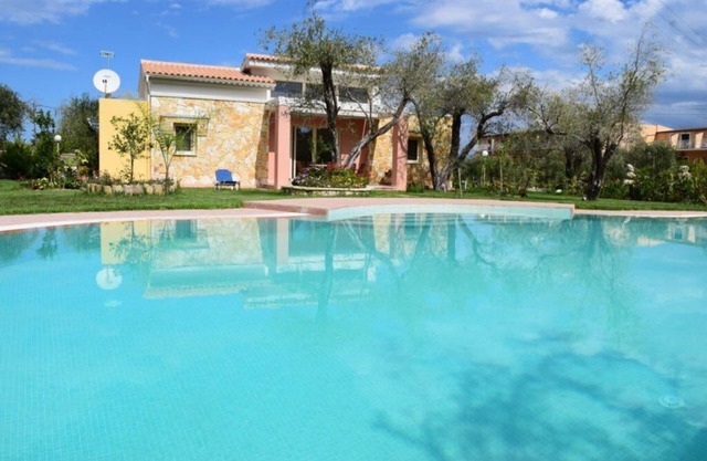 Villa Thalassa Blue-Themed Villa with Pool and Garden
