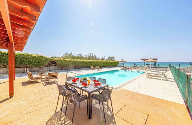 Villa Thalassa - Three Bedroom Villa, Sleeps 6