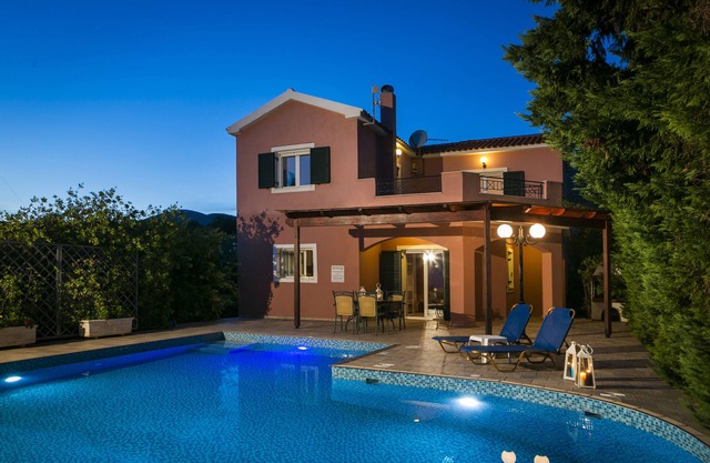 Villa Thalia, close to beach with Wi-Fi, A/C, BBQ and private swimming pool
