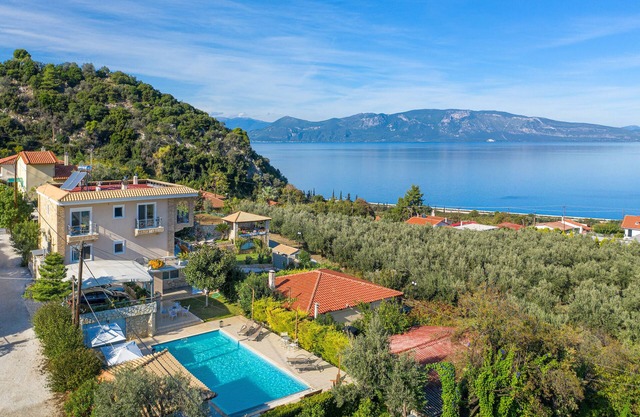 Villa Thea: We live it. You’ll love it! (1h 50min from Athens Intl. Airport)