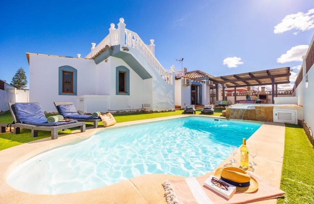 Villa Thomas - Four Bedroom Villa, Sleeps 10