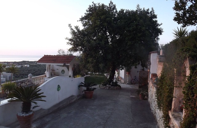 Villa to fifteen hundred meters from the sea situated on a panoramic hill