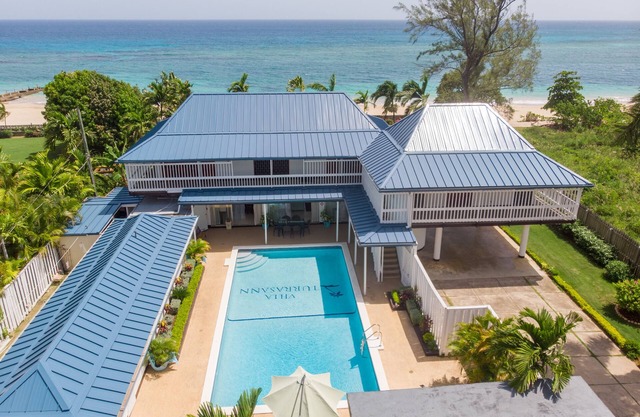 Villa Turrasann, Jamaica, Beachfront property