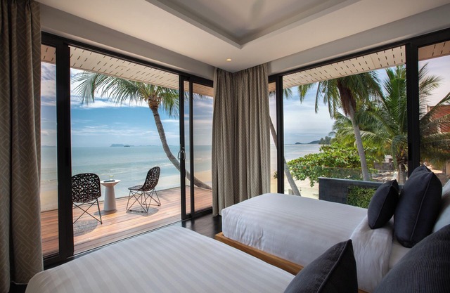 Villa U Beachfront Haven: 1 Bed-Sleeps 2