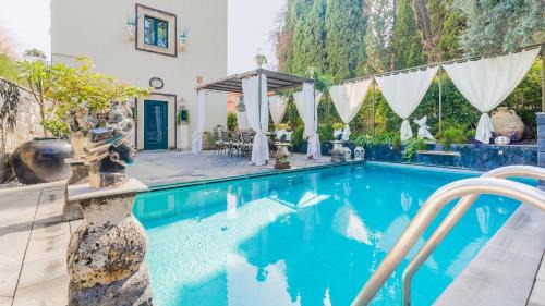 Villa Urbis Taormina, luxury villa in the heart of Taormina with swimming pool