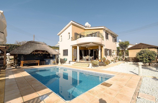 Villa Venezi, Peyia - a villa that sleeps 6 guests in 3 bedrooms