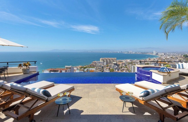 Villa Ventana: 7 Bedroom Luxury Villa with Staff included