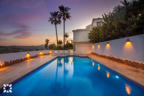 Villa Vermell by Abahana Villas