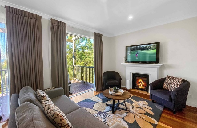 Villa Vilana - 2-Storey Villa at Cypress Lakes Resort