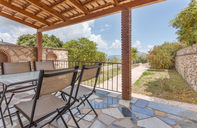Villa 'Violeta' with Sea View, Wi-Fi and Air Conditioning