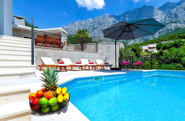 Villa Vivace with pool