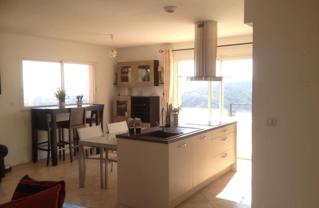 Villa vue magnifique sur mer, à 4 km de la plage