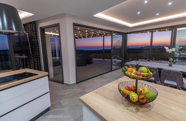 Villa "Vue Mer - Les Gîtes De Fabie" with Sea View, Private Terrace & Wi-Fi